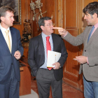 A la derecha, Gómez junto a César Rico y Javier Lacalle.-ISRAEL L. MURILLO