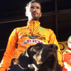 Rodrigo Alonso, representante en canicross, junto a su perra Nala.-TWITTER / @RODROBUR