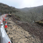 El derrumbe se produjo en el trazado de la carretera que transcurre entre ambos embalses.-I. L.M.