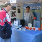 Cada asociación mostró su trabajo en los 23 stands ubicados en el parque.-E.M.