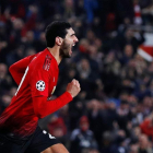 Fellaini celebra su gol en el minuto 91 que clasifica al United y elimina al Valencia.-REUTERS