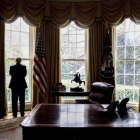 El presidente de EEUU, Donald Trump, en el Despacho Oval de la Casa Blanca.-AP / ANDREW HARNIK