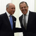 El ministro de Exteriores francés, Laurent Fabius (a la izquierda), y su homólogo ruso, Sergey Lavrov.-