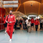 Marc Gasol, en el aeropuerto de Madrid, poco antes de viajar a EEUU-JJ GUILLÉN (EFE)