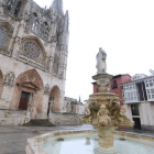 Imagen de la fuente junto a la Catedral-