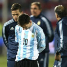 El delantero argentino Lionel Messi tras la tanda de los penaltis del partido Chile-Argentina, de final de la Copa América de Chile 2015, en el Estadio Nacional Julio Martínez Prádanos de Santiago de Chile.-Foto: MARIANO RUIZ / EFE