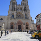 La plaza de Santa María, a los pies de la Catedral, acogió el acto de homenaje. RAÚL G. OCHOA