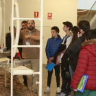 Han conocido de primera mano cómo se organiza la excavación en la recreación existente en el museo.-RAÚL G. OCHOA