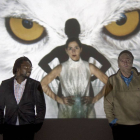 Babou Cham (i.), Marta Cuenca y Roberto Iglesias dan vida a los tres protagonistas de la obra.-María José Moreno