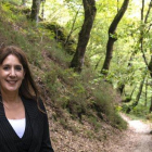 Dolores Redondo, este martes en los bosques que rodean Elizondo, en el valle navarro de Baztán.-CARLOS RUIZ B.K.