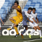 Odei pugna con un rival durante el amistoso disputado contra el Castilla.-REALMADRID.COM