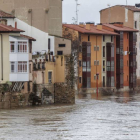 Estado en que se encuentra el Ebro a su paso por Miranda, sobre el que la CHE está realizando un seguimiento continuo en todo su trazado-S. O.
