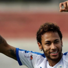 Neymar, en un partido benéfico en Brasil.-REUTERS / PAULO WHITAKER