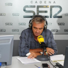 En la imagen, Carles Francino presentando su programa en la SER-EL PERIÓDICO