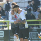 Andrés felicita a Adrián tras conseguir el gol ante el Sporting.-ISRAEL L. MURILLO