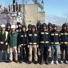 Integrantes del parque de Bomberos y de Iberdrola.-ECB