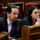 Los líderes de Unidas Podemos, Pablo Iglesias e Irene Montero, hoy en el Congreso de los Diputados durante la primera jornada de la sesión de investidura.-EFE