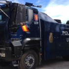 El camión lanza agua de la Policía Nacional-ARCHIVO