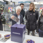 Pablo Fernández, en el centro, durante un acto en Gamonal.-SANTI OTERO