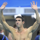 Phelps, brazos en alto, en su despedida de la natación-DOMINIC EBENBICHLER / REUTERS