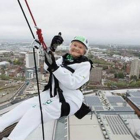 Doris Long, en su descenso de la torre Spinnaker, en Portsmouth.-Foto: FACEBOOK / ROWANS HOSPICE