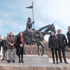 Un momento de la inauguración de la escultura en Caleruega, con  algunos de los invitados.-ECB