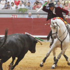 El rejoneador de carcedo, Óscar Borjas, en una de las corridas que ha protagonizado.-ECB