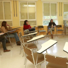 Algunos profesores escuchan las novedades del programa en la jornada celebrada ayer en el CFIE.-RAÚL OCHOA