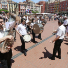 La Banda Ciudad de Burgos recorrió el centro histórico para festejar con los burgaleses sus 25 años.-Raúl Ochoa