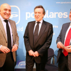 Jesús Julio Carnero, José Antonio de Santiago-Juárez y Luis Miguel González Gago en el espacio Abierto del PP de Valladolid para debatir sobre infraestructuras-Ical