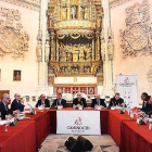 Un momento de la reunión celebrada ayer en  la sala de los Condestables de la Catedral burgalesa.-R. O.