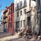 Parte de los escombros seguían ayer en la calle.-L. V.