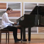 Javier Moral rendirá «tributo» este sábado en Silos a los compositores que más le han influenciado desde que empezó a adentrarse en el mundo de la música.-ECB
