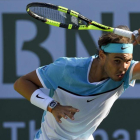 Rafa Nadal responde a un saque de Fernando Verdasco en el partido de esta pasada noche.-MARK J. TERRILL / AP