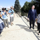 El alcalde de León, Antonio Silván y la Concejala de Urbanismo, Ana Franco, visitan las obras de rehabilitación de la muralla del parque del Cid-Ical