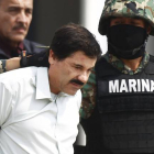 Joaquin 'El Chapo' Guzman, escoltado por soldados tras ser detenido en febrero del 2014.-Foto:   REUTERS / EDGARD GARRIDO