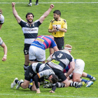 Molpeceres (derecha) decreta el final del partido disputado ayer.-EL MUNDO / EL DIARIO DE VALLADOLID