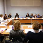 La consejera de Familia e Igualdad de Oportunidades, Alicia García, preside la constitución y primera reunión de la Sección de Igualdad de Oportunidades del Consejo Regional de la Mujer.-ICAL
