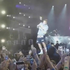 Captura de pantalla del vídeo del botellazo a Justin Bieber en el concierto de Estocolmo este pasado sábado 10 de junio.-