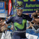 Carlos Betancur atraviesa victorioso la línea de meta de la segunda etapa de la Vuelta Asturias 2016-ECB