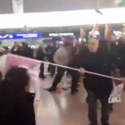 En la pelea se vieron envueltas hasta 180 personas que coincidieron en la terminal.-