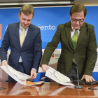 Javier Lacalle y Salvador de Foronda, ayer, durante la presentación del borrador del presupuesto.-RAÚL G. OCHOA