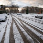 Los efectos del temporal de frío y nieve se hicieron notar ayer en Burgos en dos fases. La primera se desató durante la madrugada, con la caída de las primeras nevadas, con el extremo norte de Burgos como el más afectado. Durante las horas centrales del día mejoró la circulación al dejar de nevar, pero de nuevo por la tarde una copiosa nevada cubrió Burgos. TOMÁS ALONSO