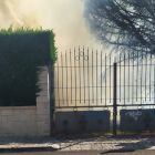 Incendio en una parcela sin construir en plena urbanización de los Tomillares