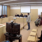 El acusado durante un momento de su intervención durante la primera sesión del juicio, que se celebró ayer.-ISRAEL L. MURILLO
