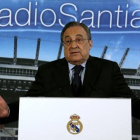 El presidente del Real Madrid, Florentino Pérez, en una rueda de prensa en el Estadio Santiago Bernabéu-Foto: DAVID CASTRO