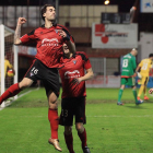 ÍñigoEguaras celebra uno de los dos goles que marcó desde el punto de penalti en el encuentro de ayer ante el Osasuna.-ALFONSO G. MARDONES