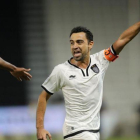 Xavi Hernández no desaprovechó la oportunidad de pasar un rato con sus excompañeros en Doha.-AFP PHOTO