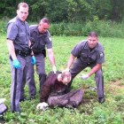 David Sweat, en el momento de ser detenido por la policía, en Constable (Nueva York), cerca de la frontera con Canadá.-Foto: AP