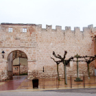 El casco medieval presenta una planta circular, definida claramente por la muralla, con un centro en la iglesia como símbolo del poder religioso y un segundo centro en el ayuntamiento, símbolo del poder civil. FOTOS: ICAL